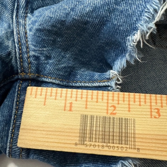 Levi's Woman’s 501 Covered Button Fly Jean Shorts with Distressed Frayed Hem. 26 - Picture 8 of 10